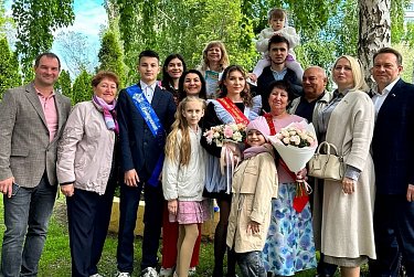 В школах Оренбурга прозвенели последние звонки
